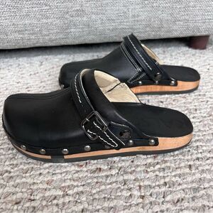 Earth Kalso Shanti Black Leather Clogs